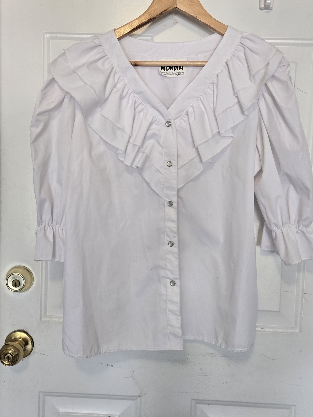 Mondiki Square Dance White Ruffle V-Neck Button-Front  Blouse Size M